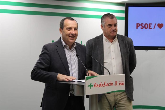 José Luis Ruiz Espejo y Javier Carnero en rueda de prensa en la sede del PSOE de Málaga