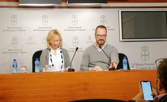 Los diputados de Vox  Sara Álvarez e Ignacio Blanco.