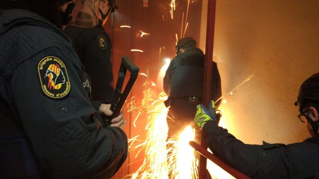 Operativo de los Mossos d'Esquadra en el barrio de Sant Roc, Badalona (Barcelona)