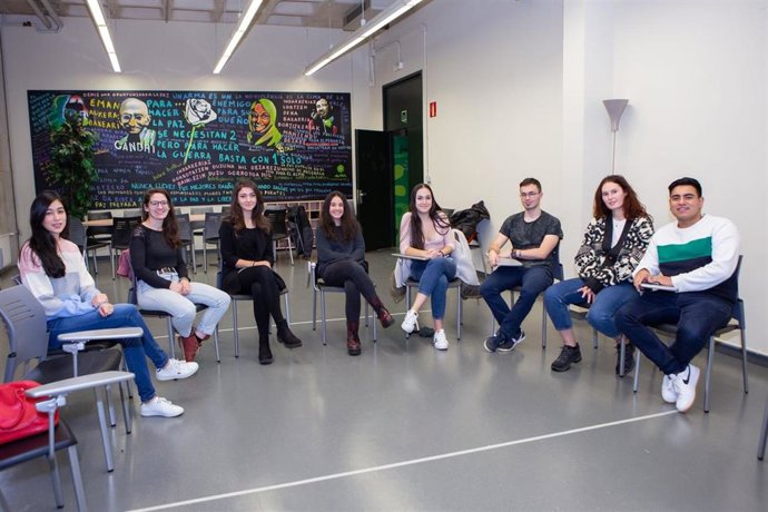 Algunos de los alumnos de la UPNA que participan este curso en el proyecto Ruiseñor/Urretxindorra.