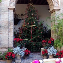 Un árbol de Navidad en el Palacio de Viana.
