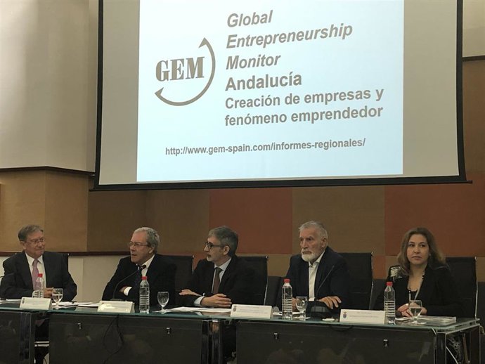 Presentación, en Cádiz, del Informe GEM Andalucía, con la participación del consejero de Economía, Conocimiento, Empresas y Universidad, Rogelio Velasco.