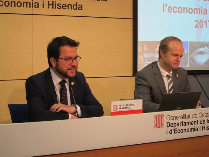 El vicepresidente de la Generalitat, Pere Aragons, y el secretario general de Vicepresidencia, Albert Castellanos, en una imagen de archivo.