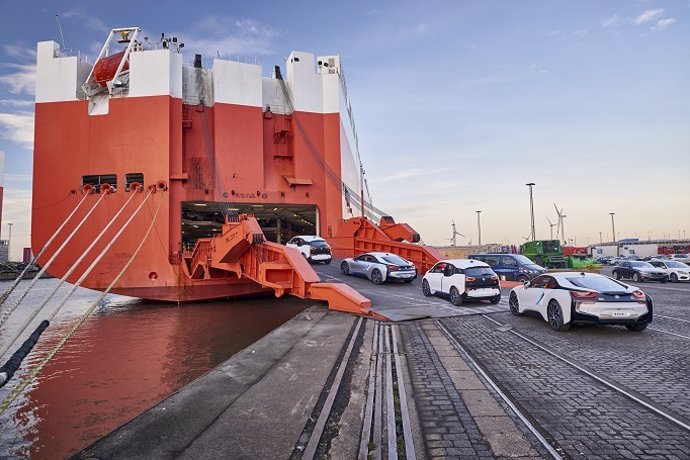 Transporte de vehículos de BMW en barco