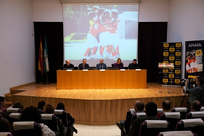 Javiern Imbroda, consejero de Deporte y Educación, en la presentación de un libro en Málaga