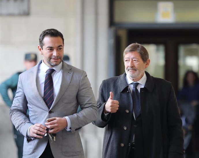 L'ex-director general de Treball de la Junta Francisco Javier Guerrero arriba a l'Audincia de Sevilla per conixer la interlocutria del tribunal dels ERO sobre el seu possible ingrés a presó.