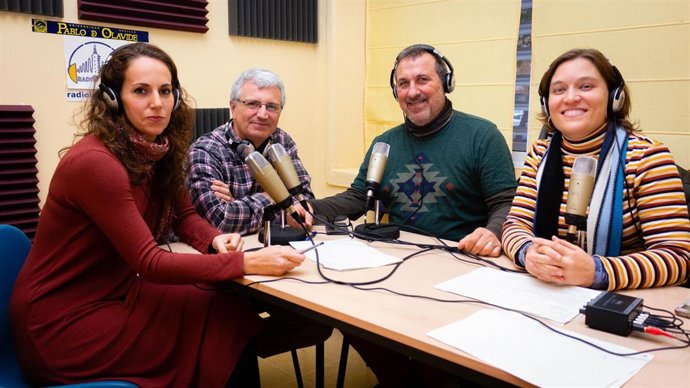 El equipo de 'Mundo Sostenible', el programa de RadiOlavide, galardonado con el Premio de Comunicación Audiovisual de la Junta.