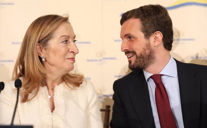 La número dos de la lista del PP por Madrid, Ana Pastor, y el presidente del PP y candidato del partido a la Presidencia del Gobierno, Pablo Casado, participan en un desayuno informativo del Fórum Europa, en Madrid (España), a 6 de noviembre de 2019.