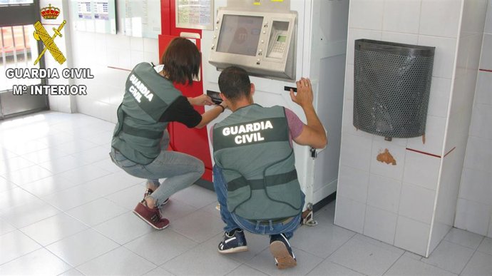 Valencia.- Sucesos.- Investigan a dos jóvenes por 20 robos en máquinas de Metrovalencia de L'Horta Nord