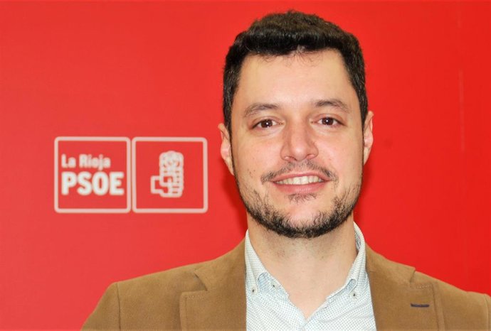 El portavoz adjunto segundo del Grupo Parlamentario Socialista, Raúl Díaz, ha visto hoy como una "cacicada" una modificación presupuestaria del Gobierno de La Rioja para ejecutar obras que "el PP piensa que le pueden hacer arañar votos"