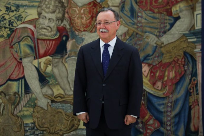 Imagen de archivo del presidente de la Ciudad Autónoma de Ceuta, Juan Jesús Vivas Lara. espera a ser atendido por el Rey Felipe VI en el Palacio de la Zarzuela.