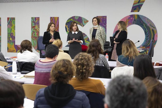 La consejera de Empleo y Políticas Sociales, Ana Belén Álvarez, preside la reunión entre la Oficina de Emergencia Habitacional y los Servicios de Atención Primaria para reforzar la colaboración interadministrativa ante lanzamientos