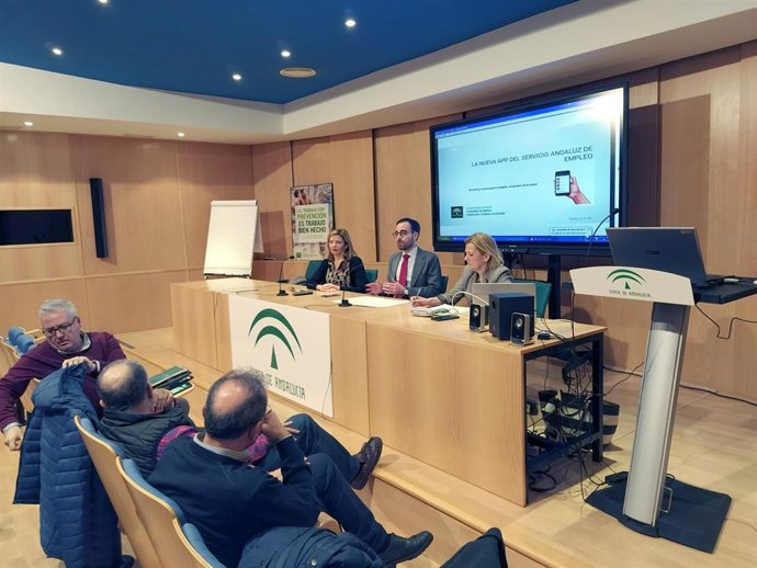 Los directores de las oficinas de Empleo conocen la nueva 'app' del SAE
