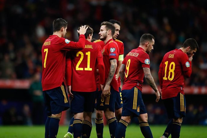 Los jugadores de la selección española celebran el gol de Oyarzabal ante Rumania