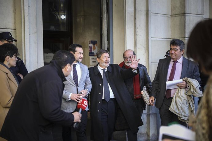 Los exconsejeros de Empleo y los exdirectores generales de Trabajo de la Junta de Andalucía acuden a la citación de la Sección Primera de la Audiencia para comunicar la decisión del tribunal sobre su ingreso en prisión en Sevilla