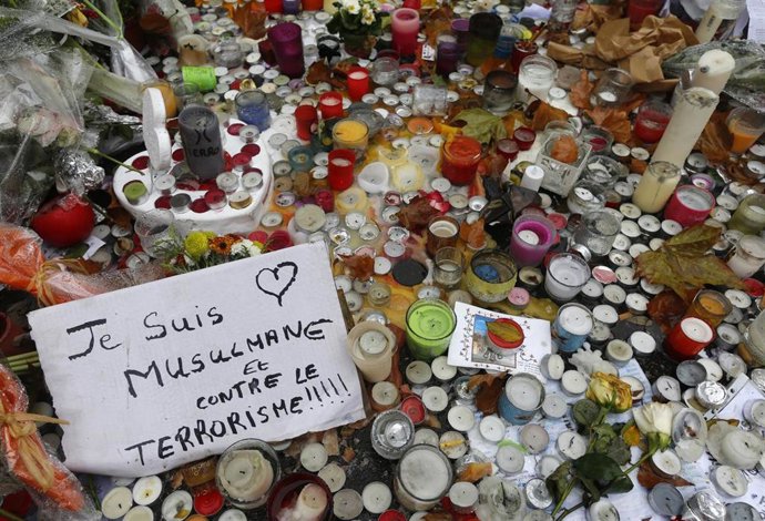 Mensaje junto a la sala Bataclan de París