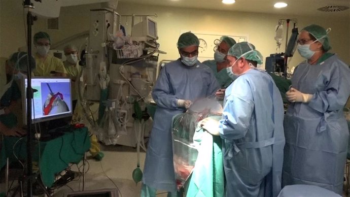 Imagen de recurso de un quirófano del Hospital Gregorio Marañón con tecnología de realidad aumentada.
