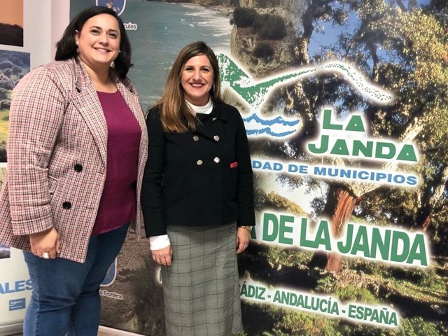 La presidenta de la Diputación con la presidenta de la Mancomunida de La Janda