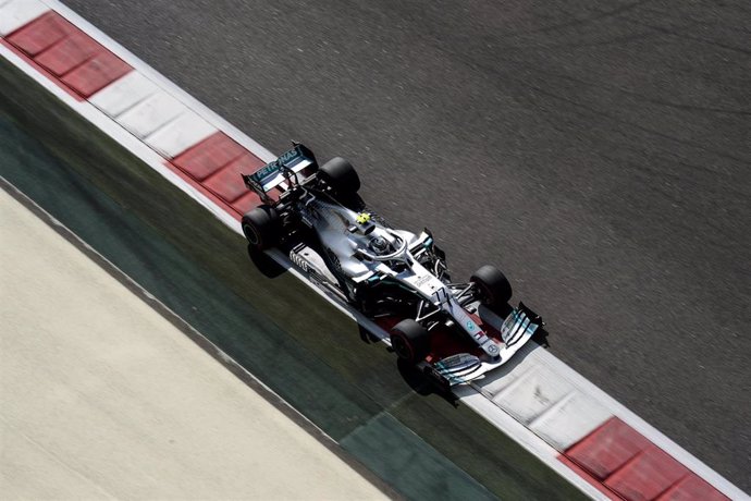 Finnish Formula One driver Valtteri Bottas of team Mercedes-AMG Petronas in action during the first practice session of the Formula One Grand Prix of Abu Dhabi at the Yas Marina Circuit in Abu Dhabi. Photo: James Gasperotti/ZUMA Wire/dpa