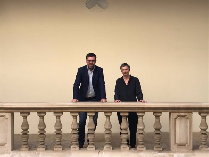 El teniente de alcalde de Cultura y Bienestar Social, Antoni Noguera y la directora general de Artes Visuales, Aina Bauz.