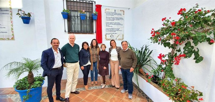 Versos de Julia Uceda en la Ruta de la Poesía de Estepona (Málaga)