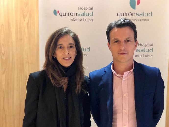 Los neumólogos Lucía Díaz Cañaveral y Demetrio González Vergara, que han protagonizado este viernes la II Escuela de Pacientes de Neumología de los hospitales Quirónsalud en Sevilla.