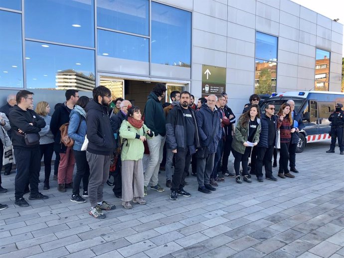 Atenció als mitjans de 17 encausats per tallar l'AVE l'1 d'octubre del 2018 a Girona.