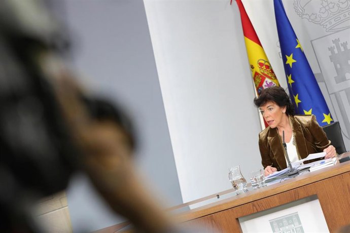 La ministra Portavoz, y de Educación y Formación Profesional en funciones, Isabel Celaá, comparece ante los medios de comunicación, tras la reunión del Consejo de Ministros en Moncloa, en Madrid (España), a 29 de noviembre de 2019.