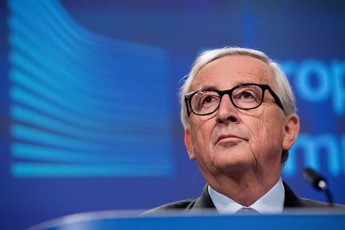 UE.- Juncker se despide de la UE pidiendo a Von der Leyen "que cuide de Europa"