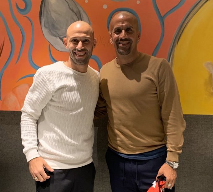 Javier Mascherano y Juan Sebastián Verón, presidente de Estudiantes
