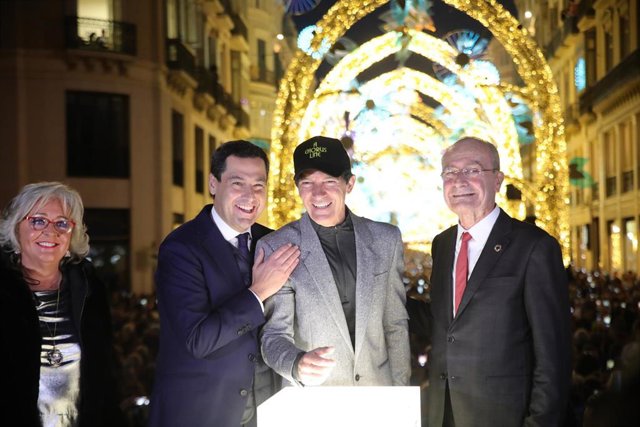 Juanma Moreno, Antonio Banderas y Francisco de la Torre inauguran el alumbrado navideño de Málaga