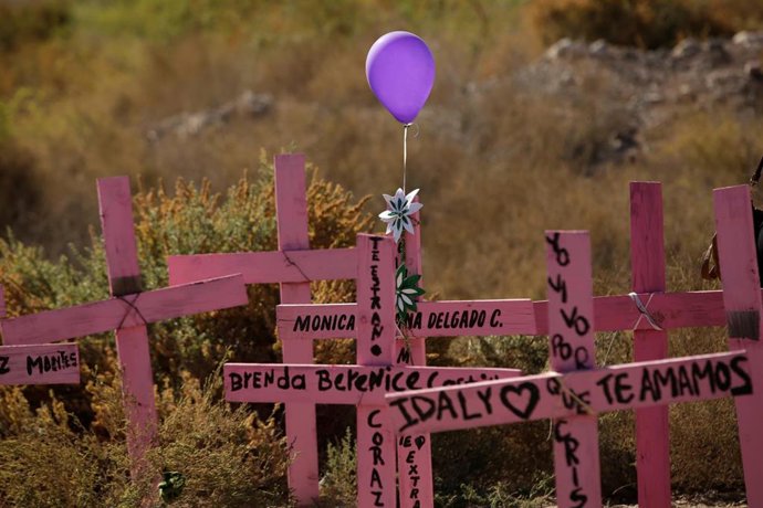 Tumbas de mujeres víctimas de feminicidios en México.