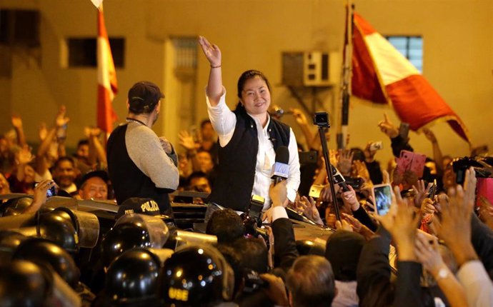 La líder del partido opositor Fuerza Nueva, Keiko Fujimori, tras ser puesta en libertad de la cárcel de Lima en la que cumplía prisión preventiva acusada de financiar de manera ilegal su partido en las campañas electorales de 2011 y 2016.