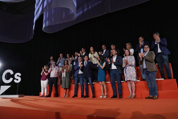 El expresidente de Ciudadanos Albert Rivera con sus compañeros de partido en el último Consejo General de Ciudadanos.