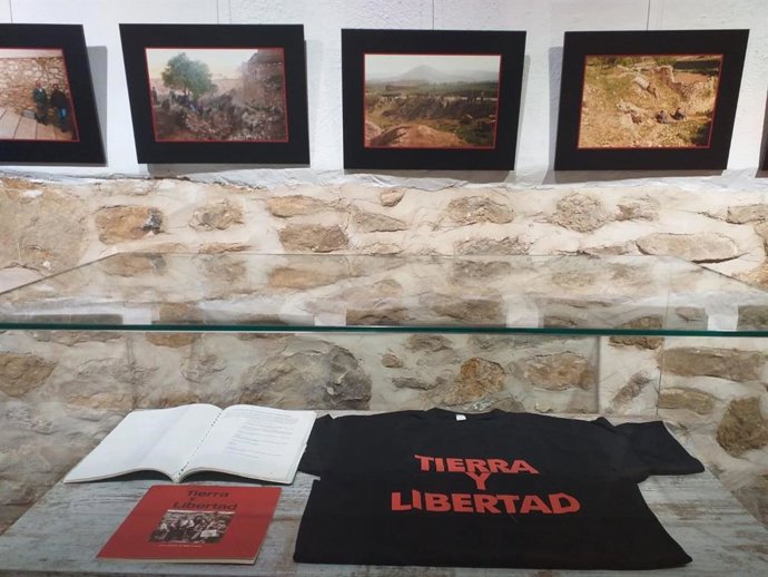 El cineasta Ken Loach celebra en Mirambel (Teruel) el 25 aniversario del rodaje de 'Tierra y libertad'