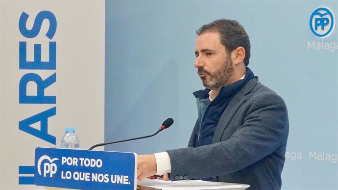 El coordinador general del PP de Málaga, José Ramón Carmona, en rueda de prensa