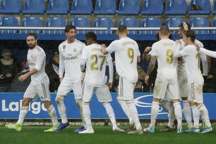Els jugadors del Madrid celebren un gol a Mendizorrotza.