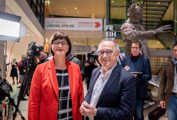 Norbert Walter-Borjans y Saskia Esken, nuevos líderes del Partido Socialdemócrata (SPD) alemán