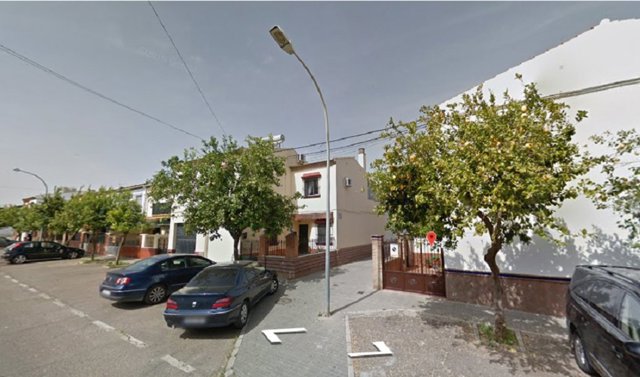 Entrada de la urbanización en la que se ha producido el fuego