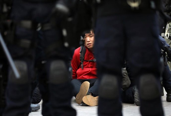 Detenido en protestas de Hong Kong