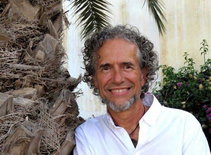 El periodista y escritor César Javier Palacios, autor de 'Natural mente'.