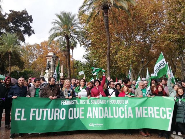 Toni Valero y Ángela Aguilera en la manifestación andalucista del 1 de diciembre