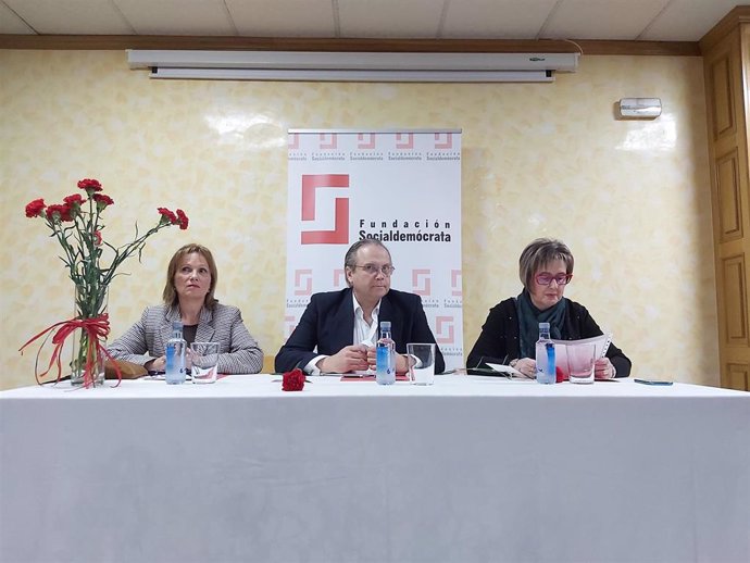 Antonio Miguel Carmona presenta la Fundación Socialdemócrata de Galicia