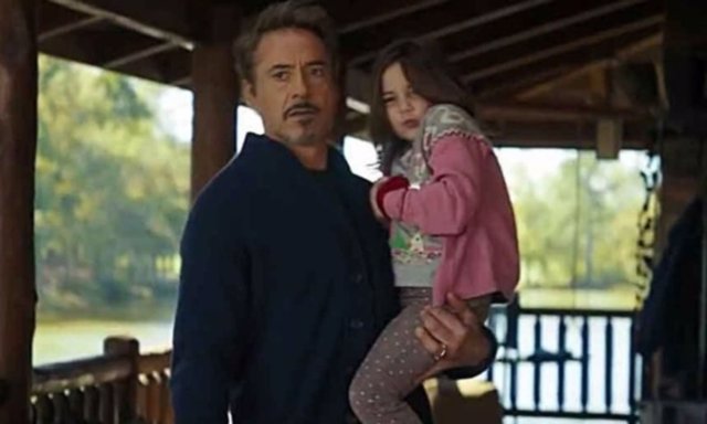 Tony Stark junto a su hija Morgan