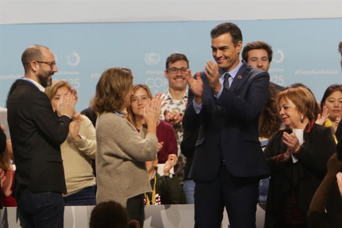 El presidente del Gobierno en funciones, Pedro Sánchez, acompañado de la ministra de Transición Ecológica en funciones, Teresa Ribera, visita las instalaciones que acogerán la próxima Cumbre del Clima COP25, en Madrid
