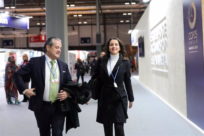 El diputado de Ciudadanos, Marcos de Quinto y la portazos de C's en el Congreso de los Diputados, Inés Arrimadas, a su llegada a la Conferencia de Naciones Unidas sobre el Cambio Climático (COP25), en Madrid (España), a 2 de diciembre de 2019.