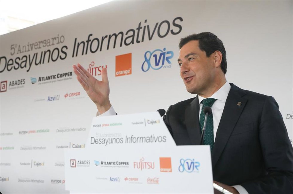 El presidente de la Junta de Andalucía, Juanma Moreno, durante su intervención en los Desayunos de Europa Press Andalucía