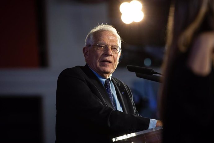 El ministro de Exteriores en funciones, Josep Borrell, durante el mitin final de campaña del PSC en Barcelona (España), a 8 de noviembre de 2019.