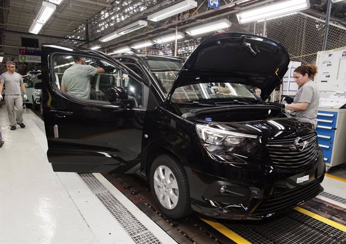 Producción del Opel Combo en la planta del Grupo PSA en Vigo