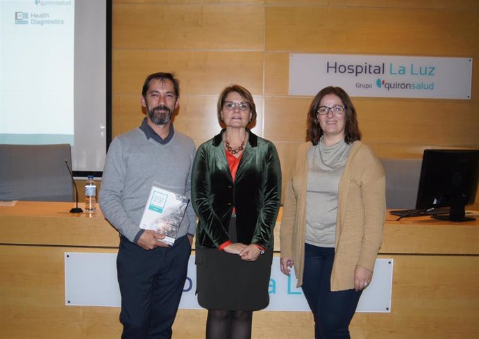 Los doctores Javier Porta, Maria Orera y Carmen Martin